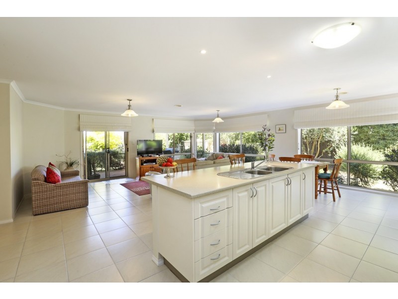 12 Bayvista Parade, Drysdale VIC 3222