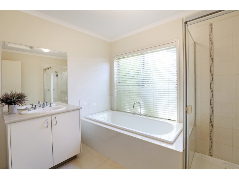 12 Bayvista Parade, Drysdale VIC 3222