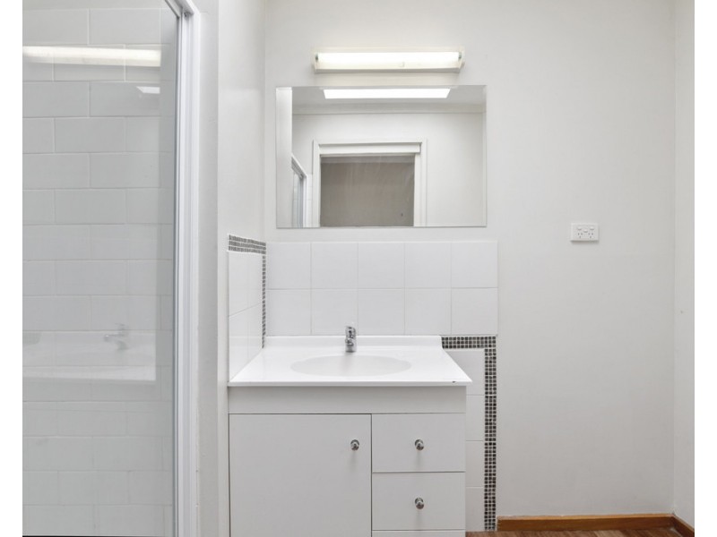 2/19 Donvale Drive, Leopold VIC 3224