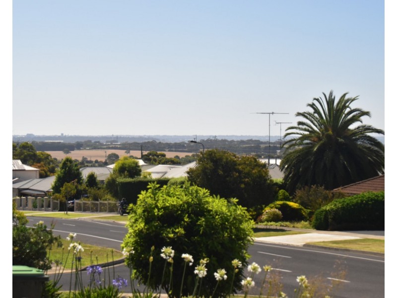 2/19 Donvale Drive, Leopold VIC 3224