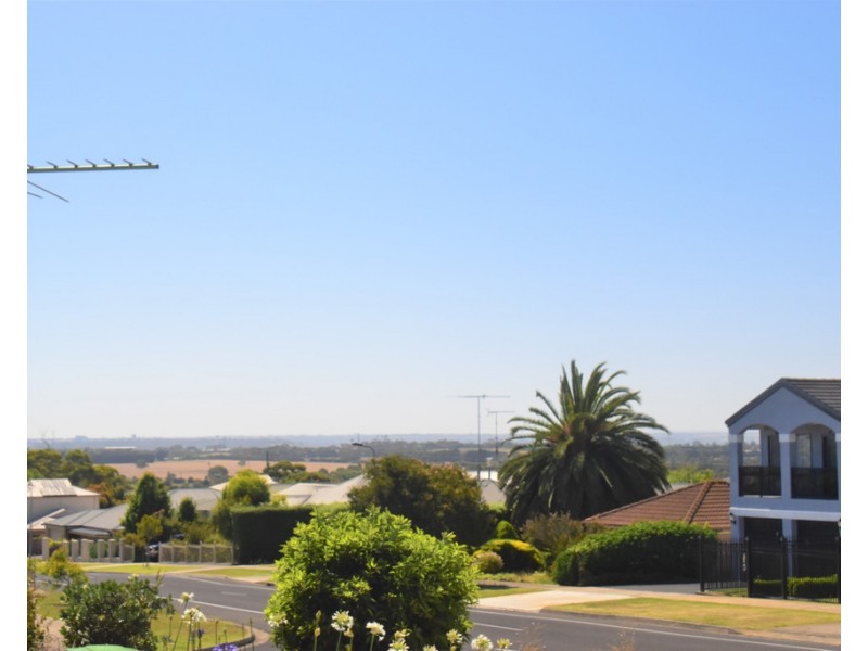 2/19 Donvale Drive, Leopold VIC 3224