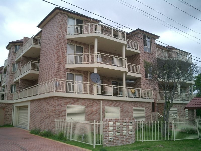 2/187 Sandal Crescent, Carramar NSW 2163