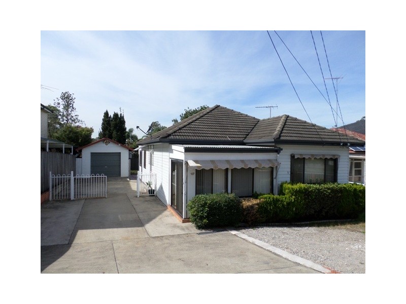 127 Davies Road, Padstow NSW 2211