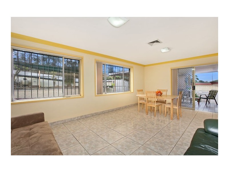 25 Phoenix Crescent, Casula NSW 2170