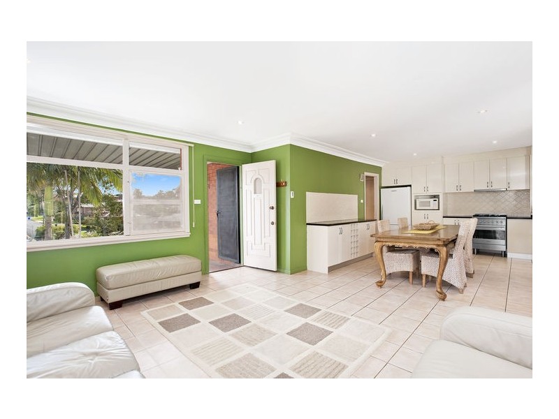 31 Caroline Crescent, Georges Hall NSW 2198