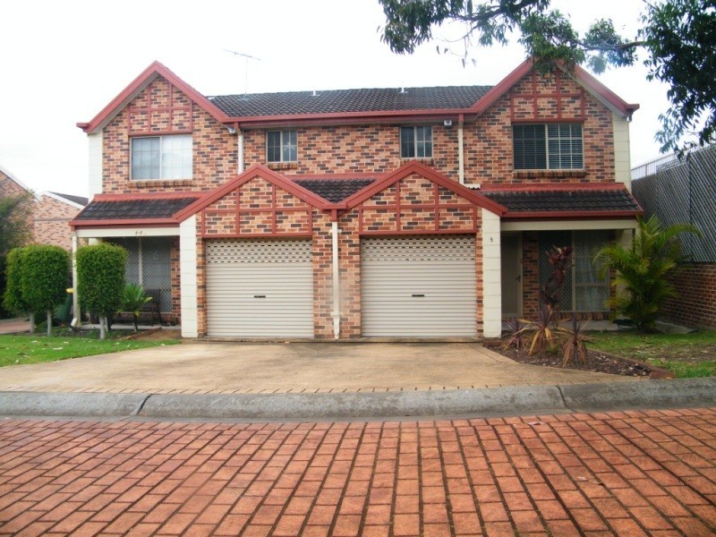 5/8 Watergum Way, Greenacre NSW 2190