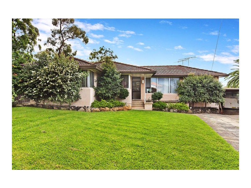 11 Josephine Crescent, Georges Hall NSW 2198