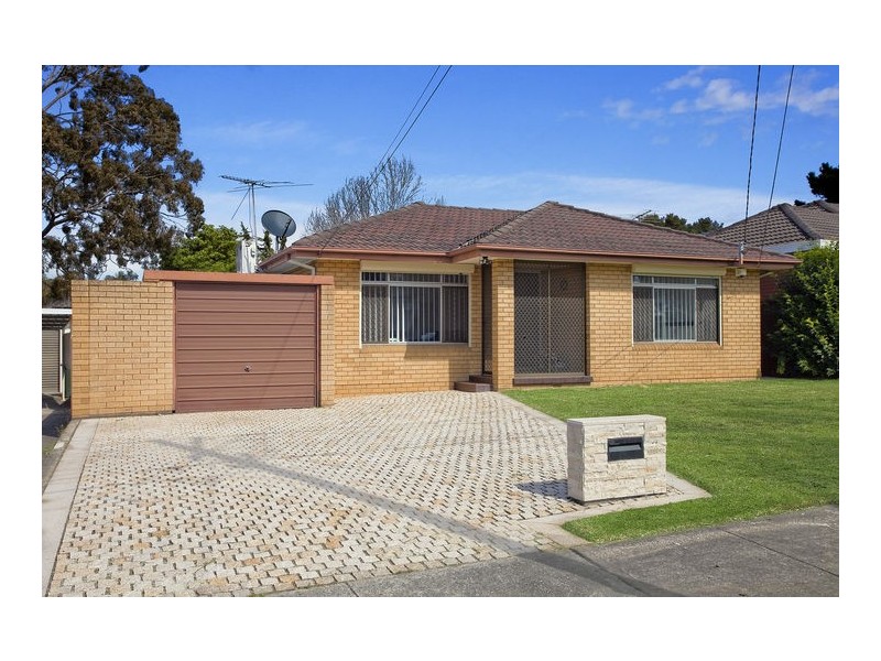 4 Orana Place, Greenacre NSW 2190