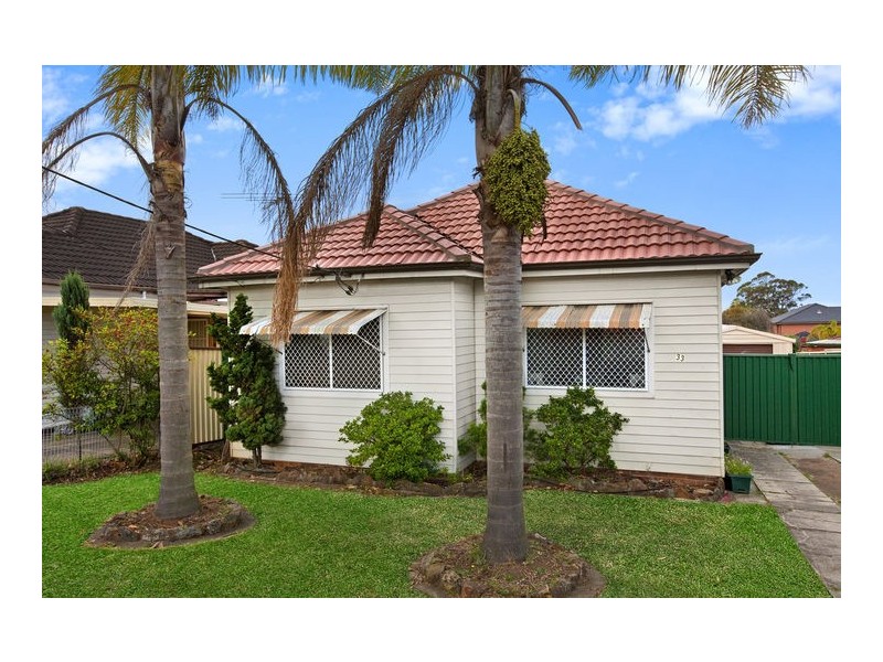33 Hillcrest Avenue, Greenacre NSW 2190