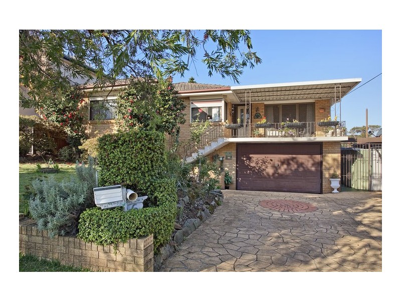 6 Sturt Ave, Georges Hall NSW 2198