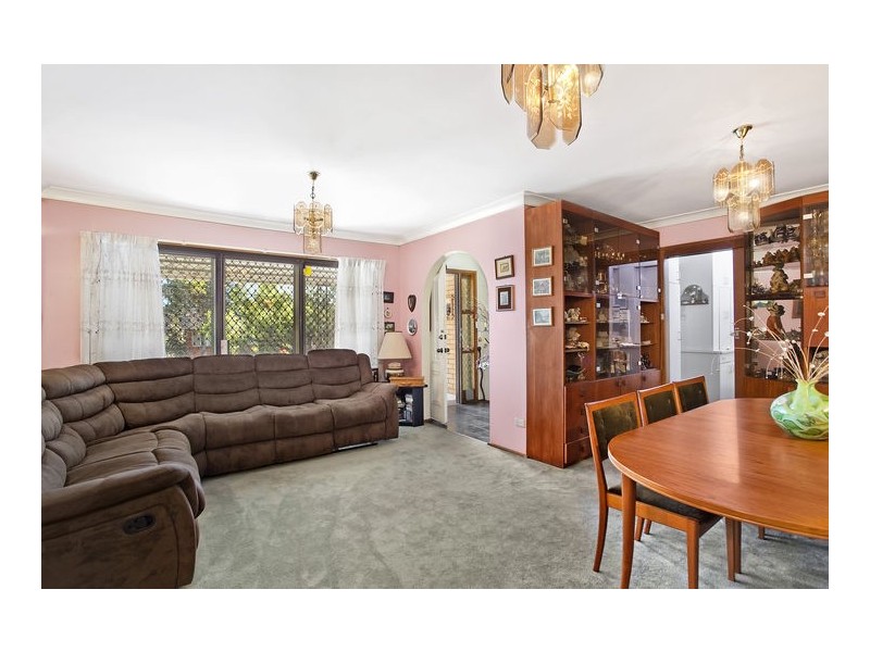 6 Sturt Ave, Georges Hall NSW 2198