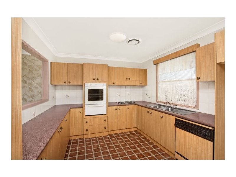 5 Lincoln Rd, Georges Hall NSW 2198