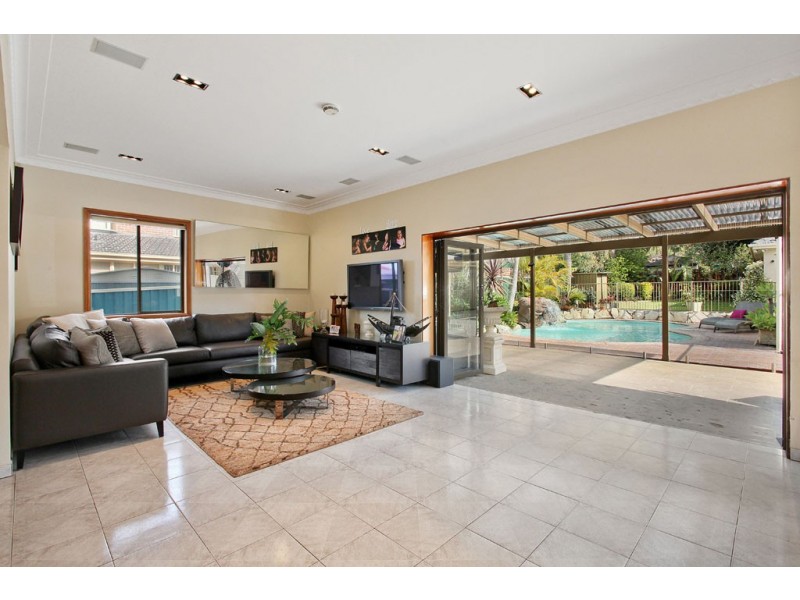 7 Lauma Avenue, Greenacre NSW 2190