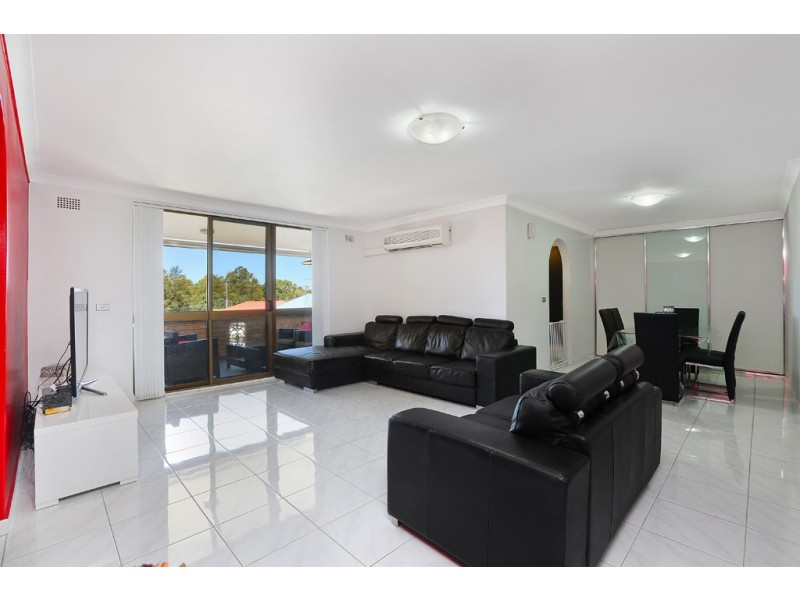 2/16 Dellwood Street, Bankstown NSW 2200