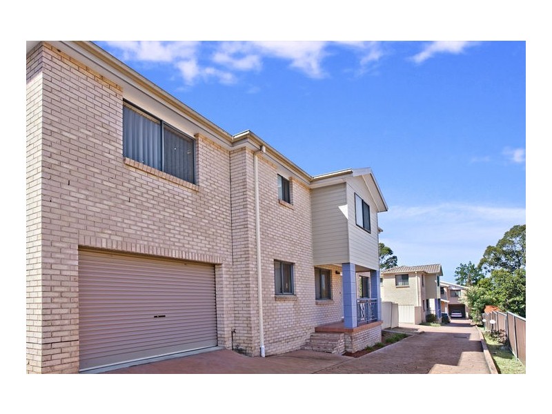 2/136 Greenacre Rd, Greenacre NSW 2190