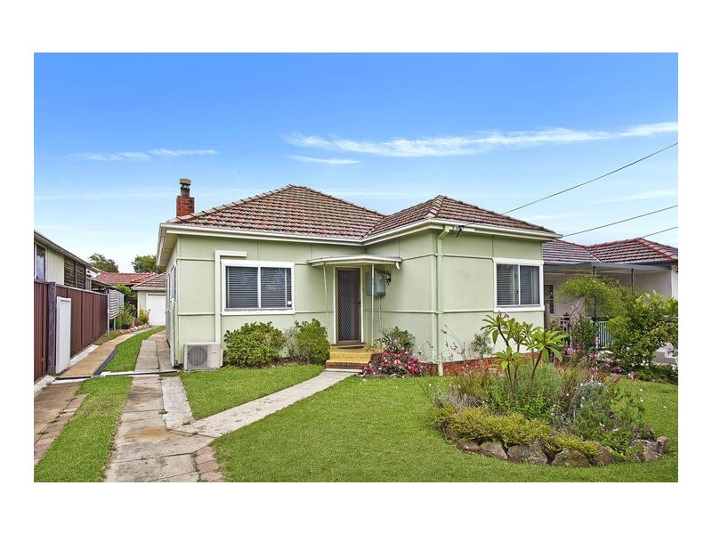 102 Hillcrest Avenue, Greenacre NSW 2190