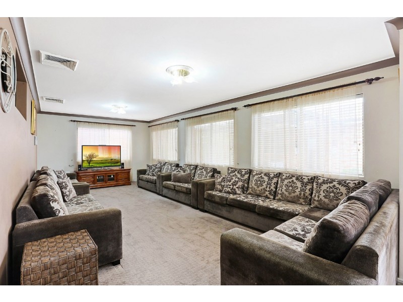 19 Bromley Avenue, Greenacre NSW 2190