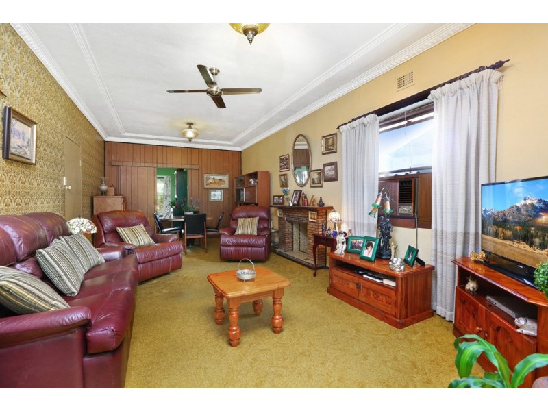 44 Carrisbrook Avenue, Punchbowl NSW 2196