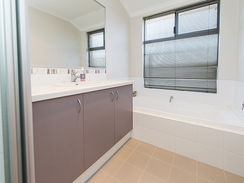 27 Oak Ridge Meander, Success WA 6164