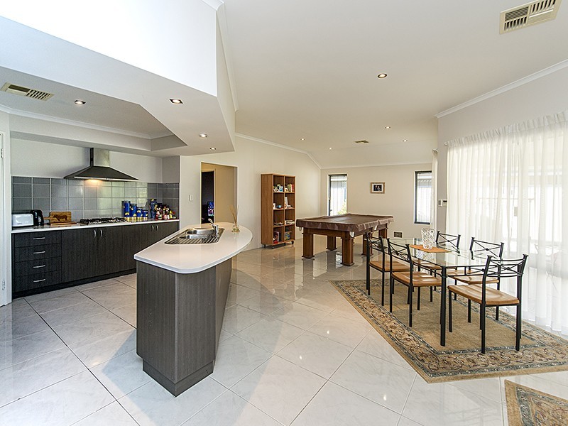 27 Oak Ridge Meander, Success WA 6164