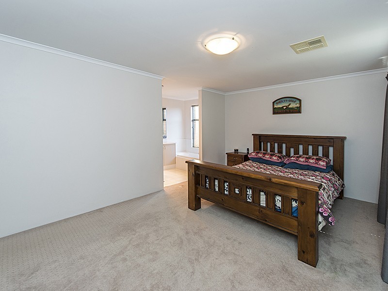 27 Oak Ridge Meander, Success WA 6164