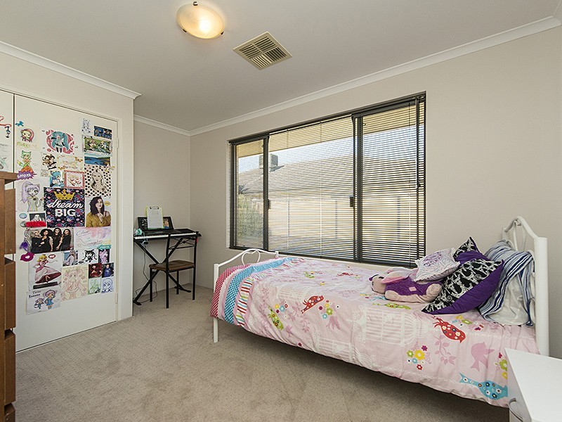 27 Oak Ridge Meander, Success WA 6164