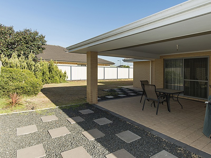 27 Oak Ridge Meander, Success WA 6164