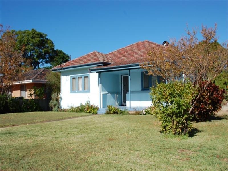 17 Chapman Road, St James WA 6102