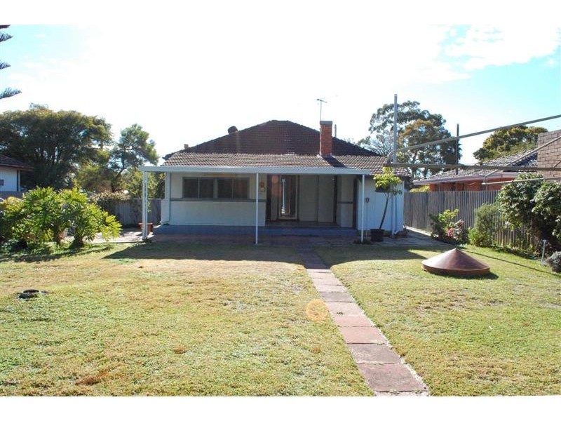17 Chapman Road, St James WA 6102