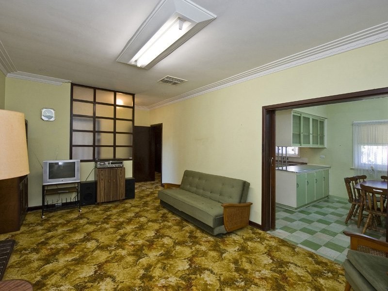 61 Alvah Street, St James WA 6102