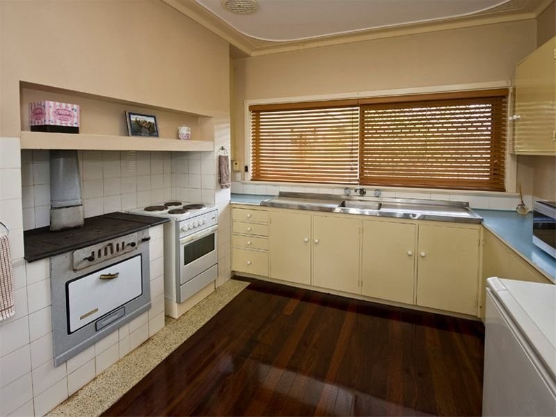 92 Hill View Terrace, St James WA 6102