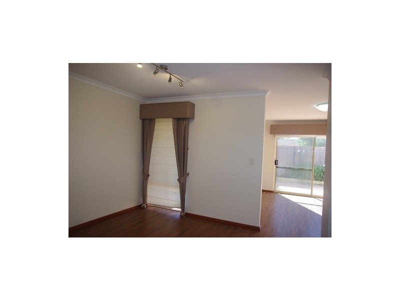 4/15 Pitt Street, St James WA 6102