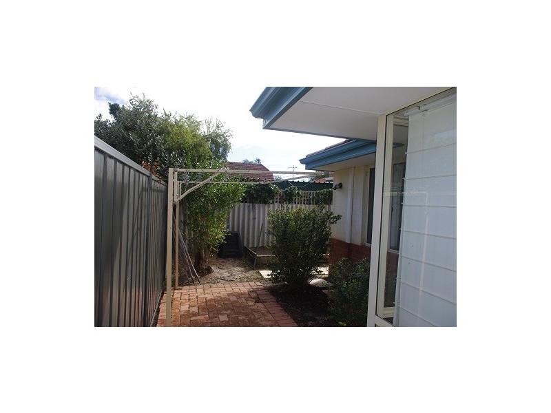 4/15 Pitt Street, St James WA 6102