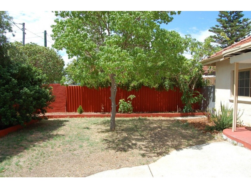 13 Chapman Road, St James WA 6102