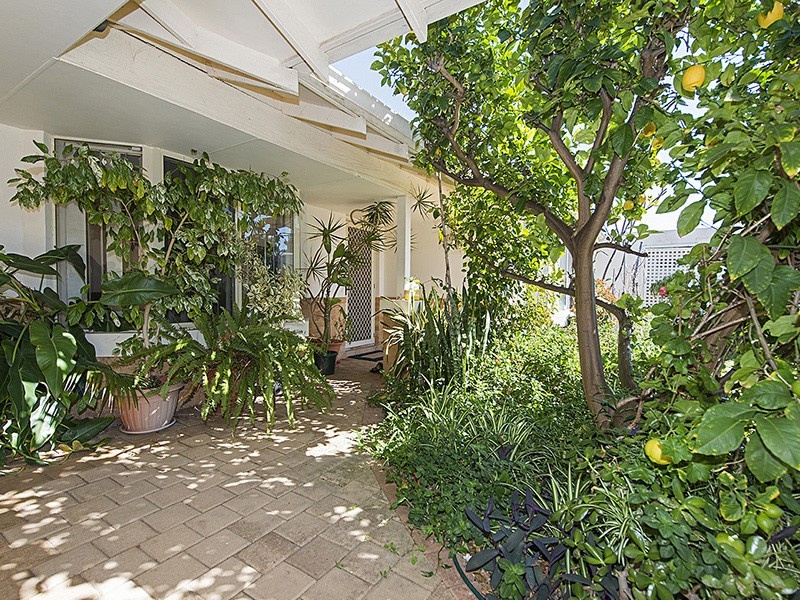 6 Cue Cove, Bentley WA 6102