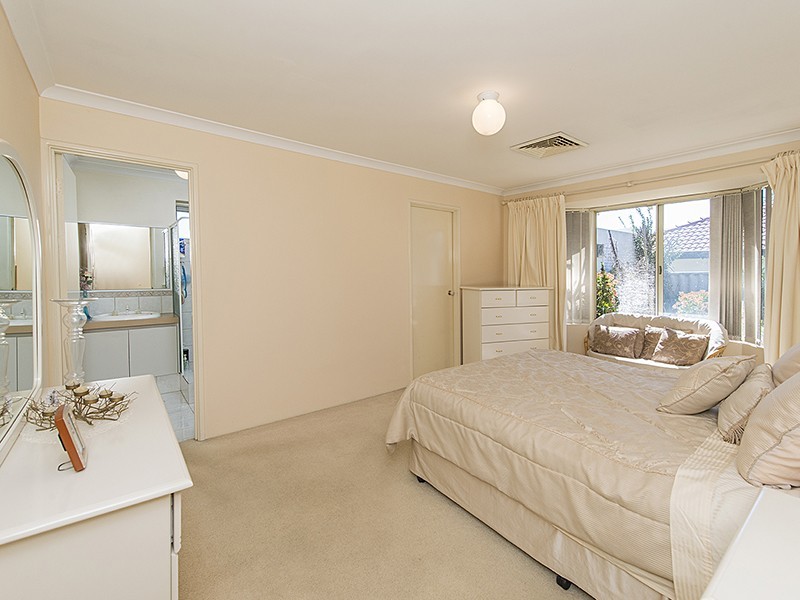 6 Cue Cove, Bentley WA 6102