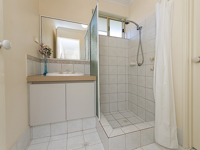 6 Cue Cove, Bentley WA 6102