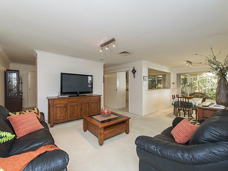 6 Cue Cove, Bentley WA 6102