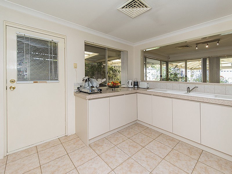 6 Cue Cove, Bentley WA 6102