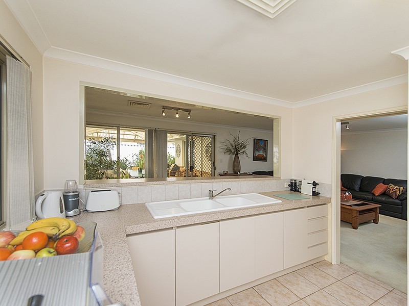 6 Cue Cove, Bentley WA 6102