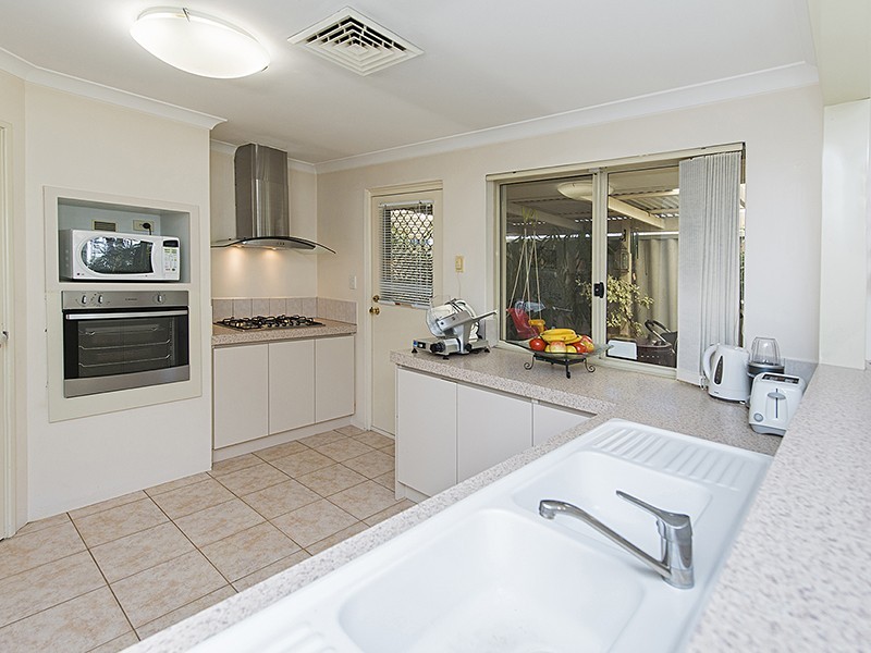 6 Cue Cove, Bentley WA 6102