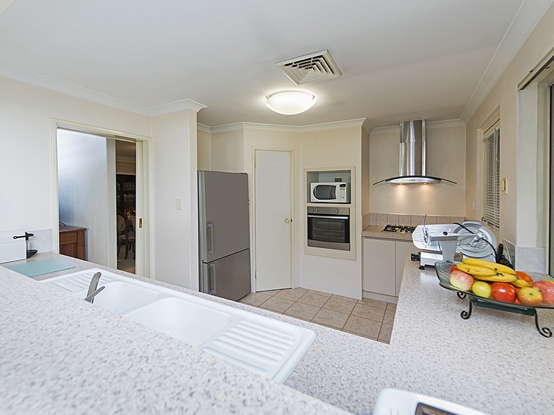 6 Cue Cove, Bentley WA 6102