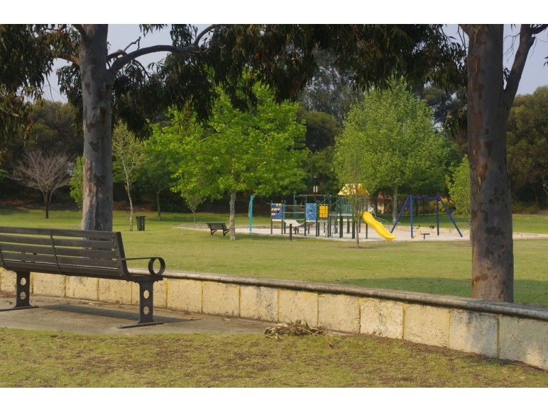 1 / 13 Pebble Bush Drive, Canning Vale WA 6155