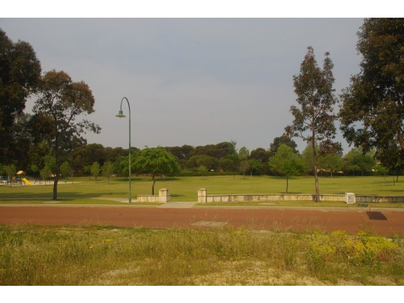 1 / 13 Pebble Bush Drive, Canning Vale WA 6155