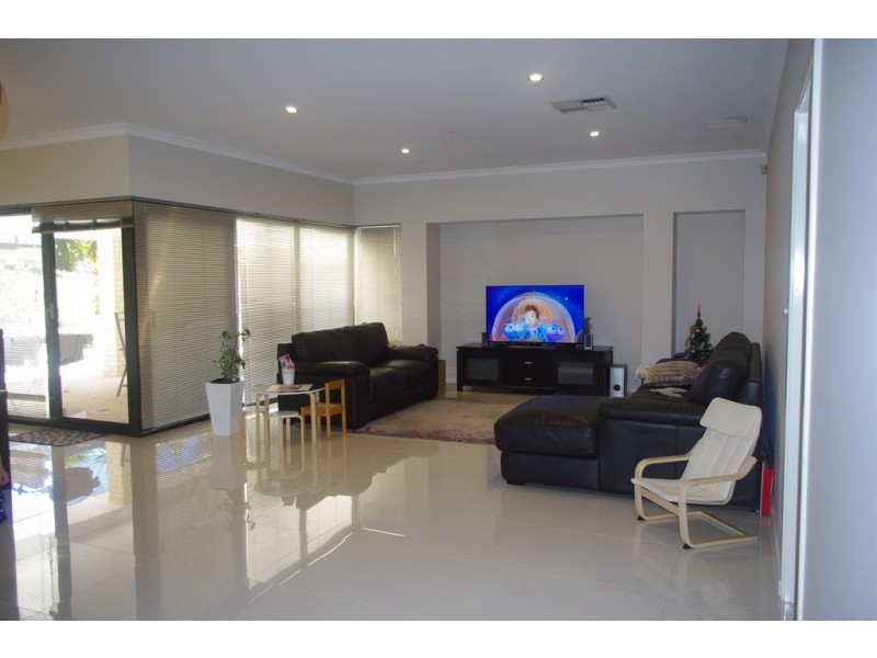 14 McKim Street, Canning Vale WA 6155