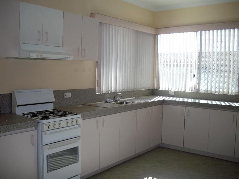 338 Wharf Street, Queens Park WA 6107