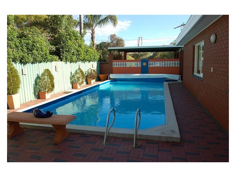 4 Conlon Street, Waterford WA 6152