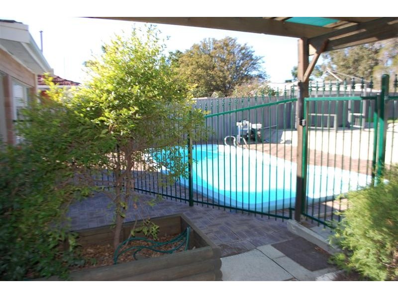 102 Hill View Terrace, St James WA 6102