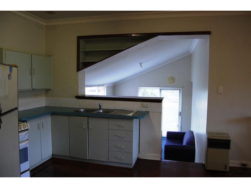 8 Earl Street, Bentley WA 6102