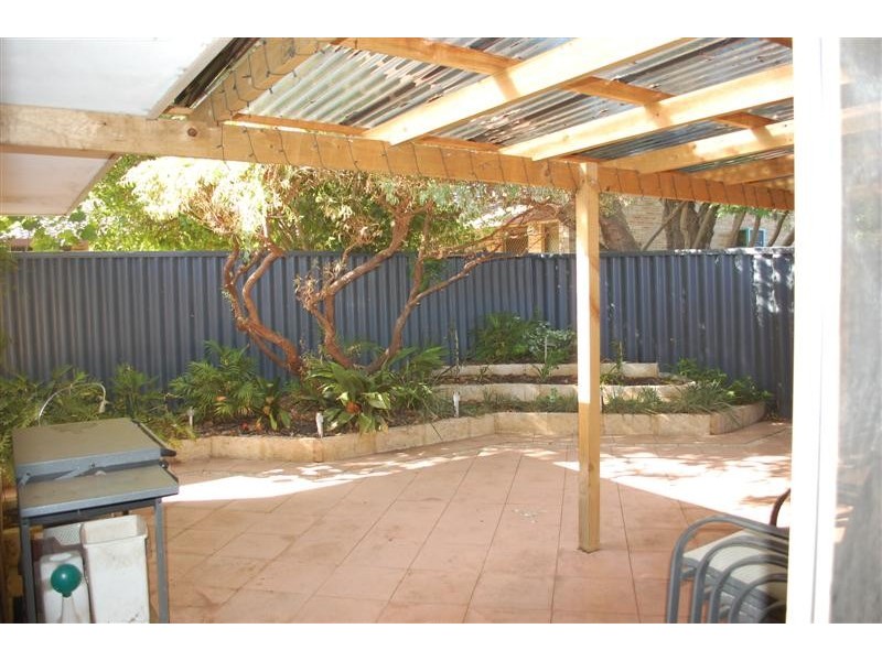 2/103  Bishopsgate Street, Carlisle WA 6101